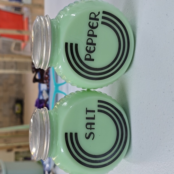 Other - Retro salt and pepper shakers